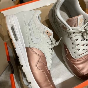 Nike Air Tennis Shoe
